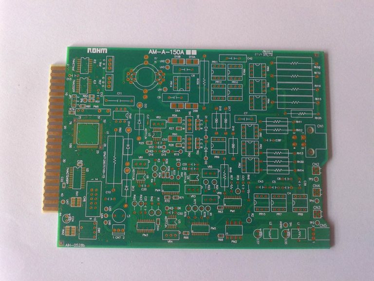 What information does the Rogers PCB picture have?