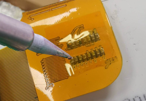 Soldering flexible pcb