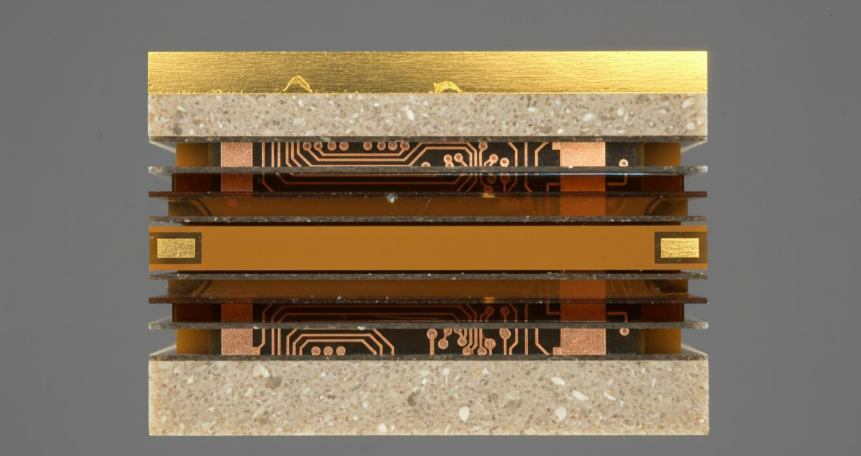 Figure 2: Microscopic cross-section of a medical-grade rigid-flex PCB stack-up illustrating the transition from rigid FR-4 sections to adhesiveless polyimide flexible core.