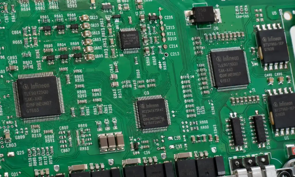 Automotive-qualified components on BMS board including AEC-Q100 certified ICs