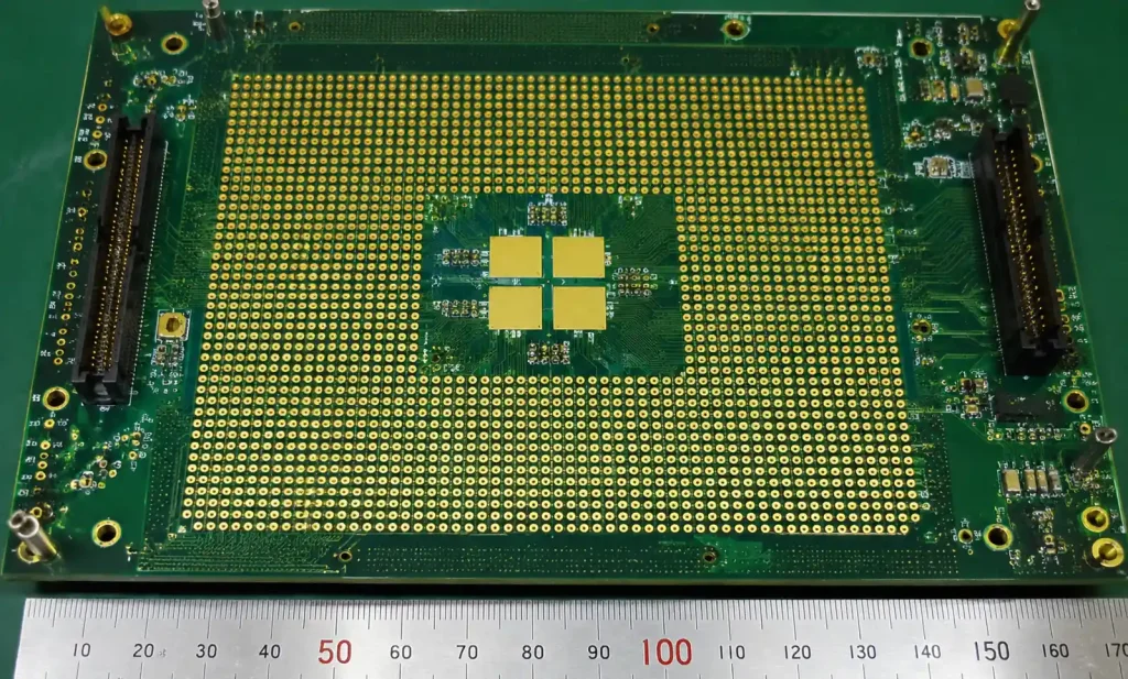 High-density IC test board with fine-pitch probe pad array and multilayer stackup for semiconductor validation