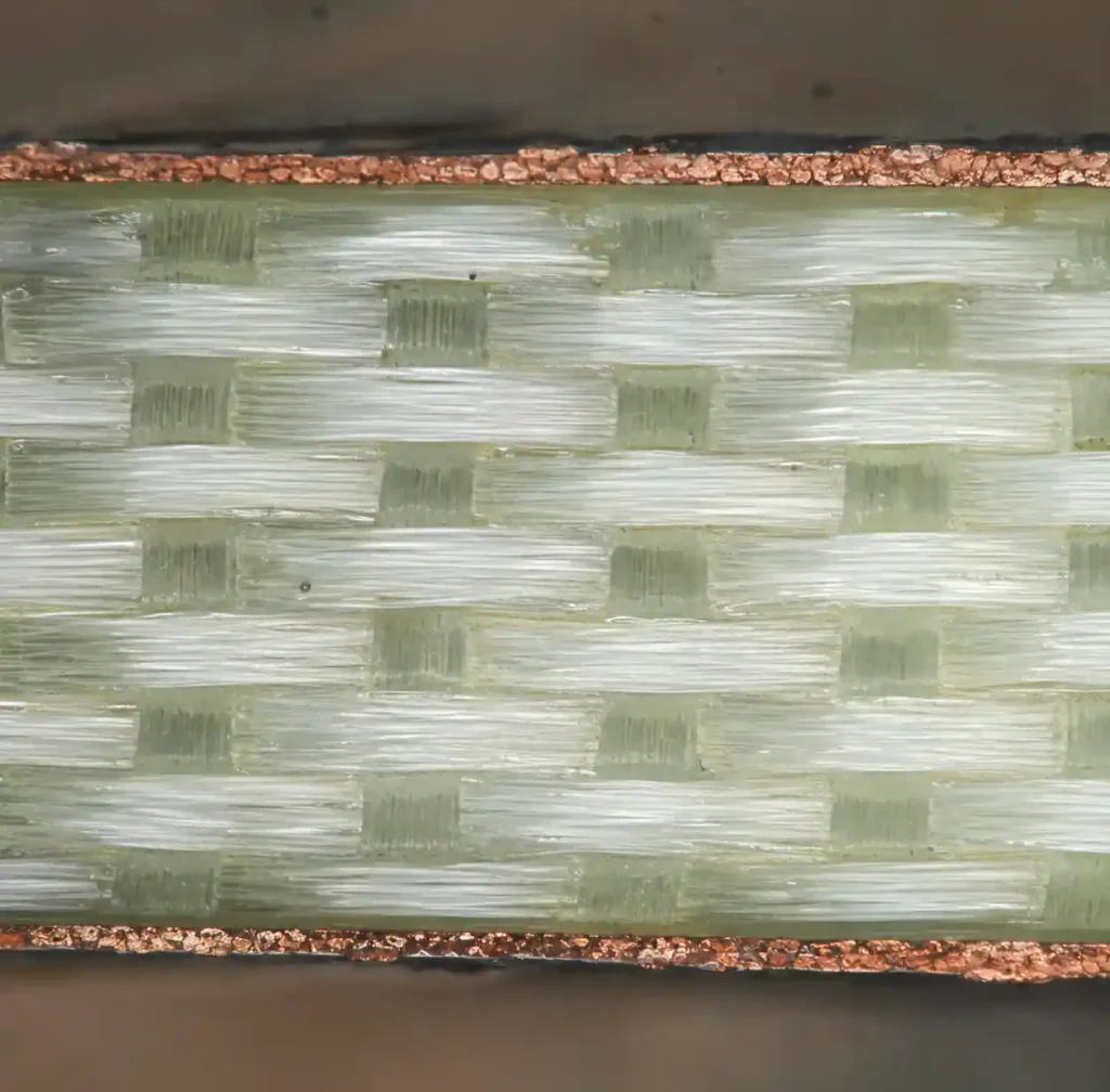 FR4 PCB material cross-section showing fiberglass and epoxy layers