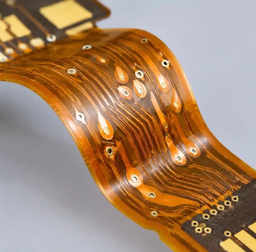 Flexible PCB teardrop design in dynamic flex zone showing stress relief