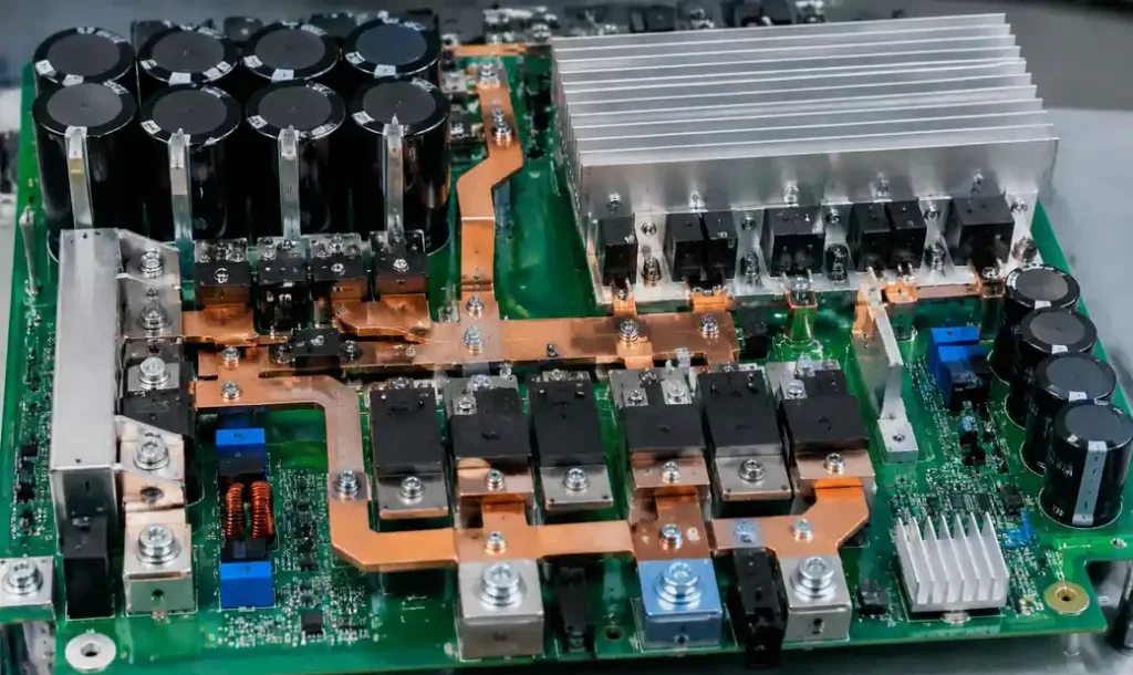 Industrial motor drive inverter board using heavy copper PCB