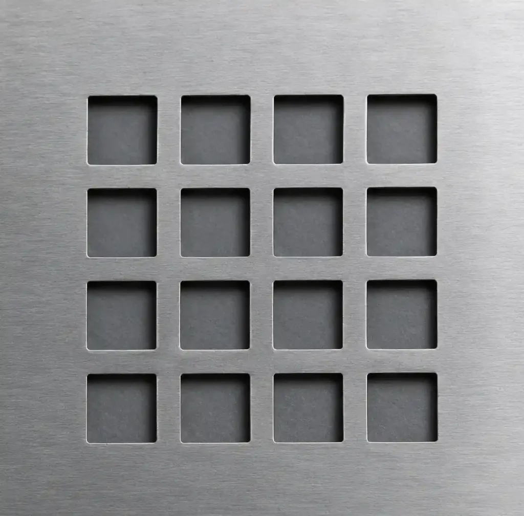 QFN thermal pad window pane aperture pattern for void reduction