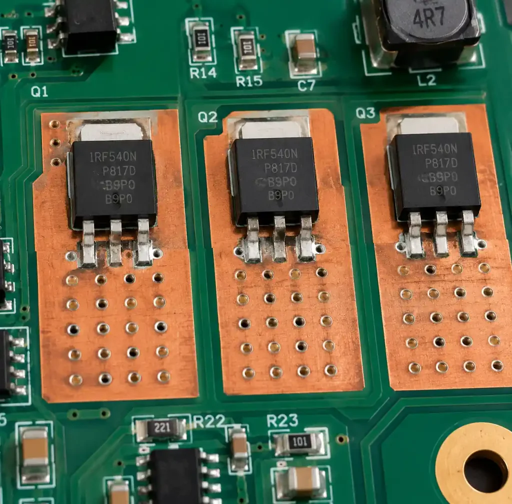Power MOSFET thermal management showing large copper pour and thermal vias