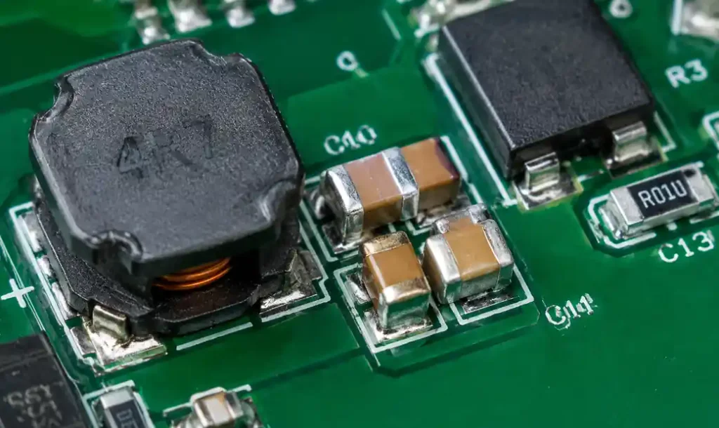 Output capacitor bank with multiple parallel ceramic capacitors for low ESR
